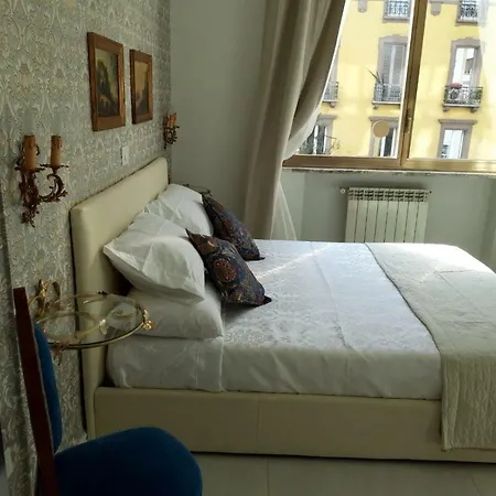 Centro Storico Maschio Angioino House *